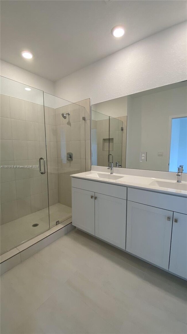 Building Photo - 125 SW 171st Terrace