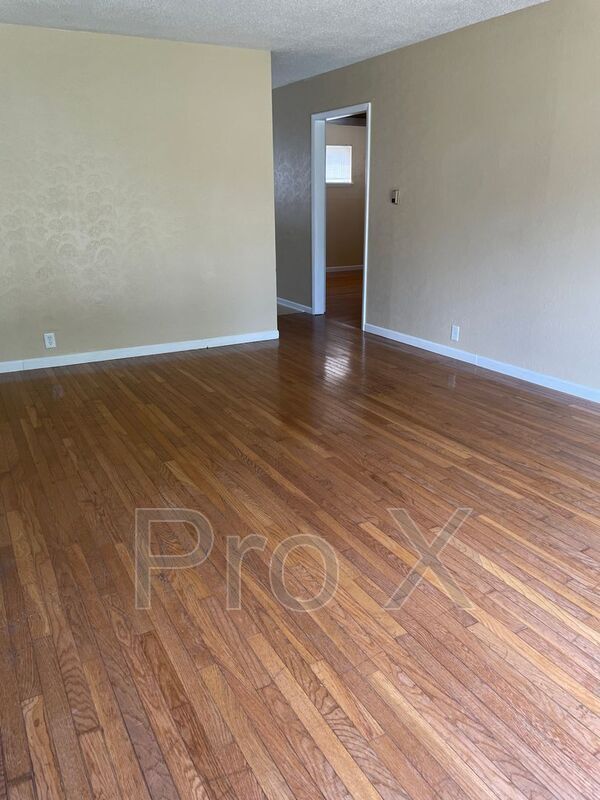 Building Photo - 1604 W Broadway St