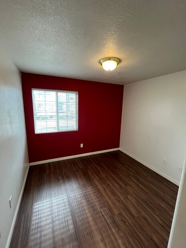 Building Photo - 1405 S 1020 W