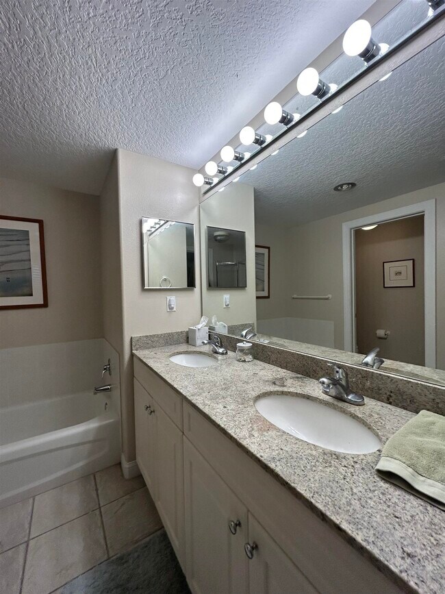Building Photo - 60 Surfview Dr