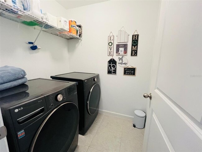 Building Photo - 2149 Treasure Hill St