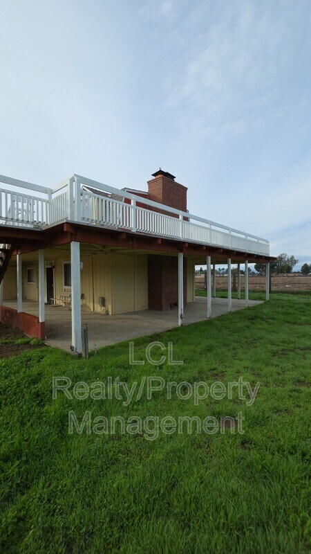 Building Photo - 33123 9th St