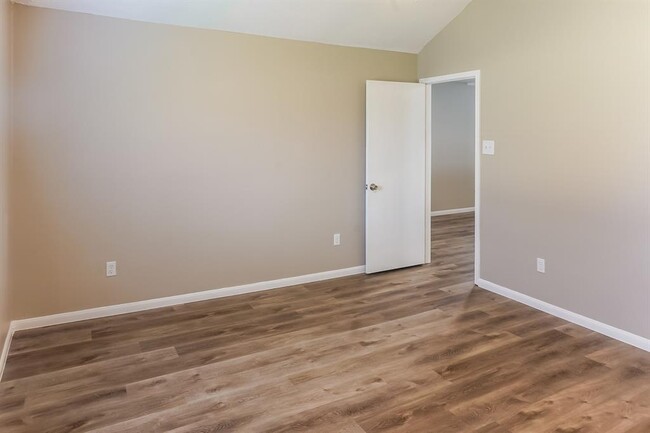 Building Photo - 5207 Riverwood Dr