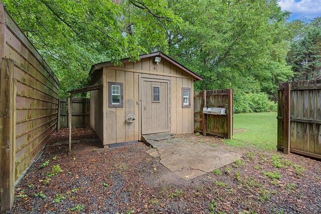 Building Photo - 2985 Fredrick Dr