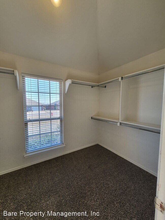 Building Photo - 4 br, 2 bath House - 524 Lone Oak Drive