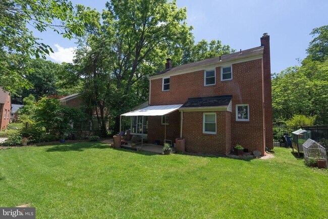 Building Photo - 921 Langley Dr