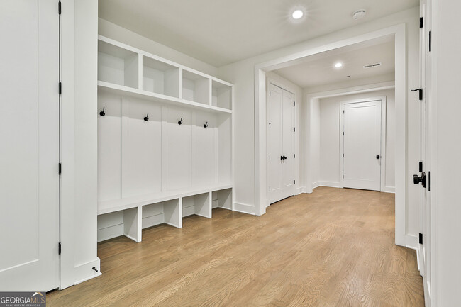 Building Photo - 940 Laurel Brooke Ave