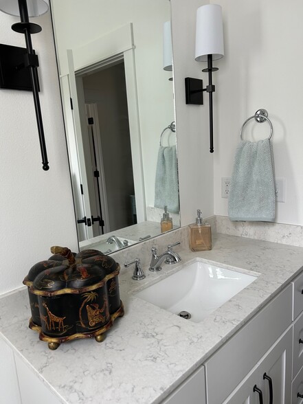 Building Photo - 348 N Fletcher Ave