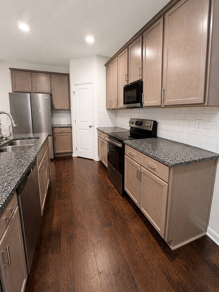 Building Photo - 538 Constellation Overlook SW