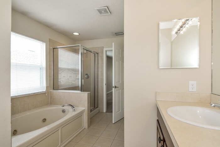 Building Photo - 5921 Cape Loop