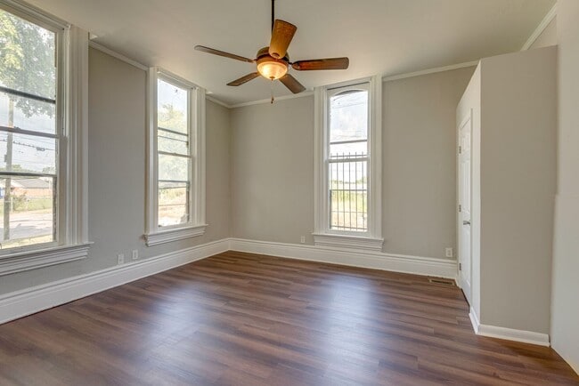 Building Photo - Charming 4-Bed Home Minutes from Downtown ...