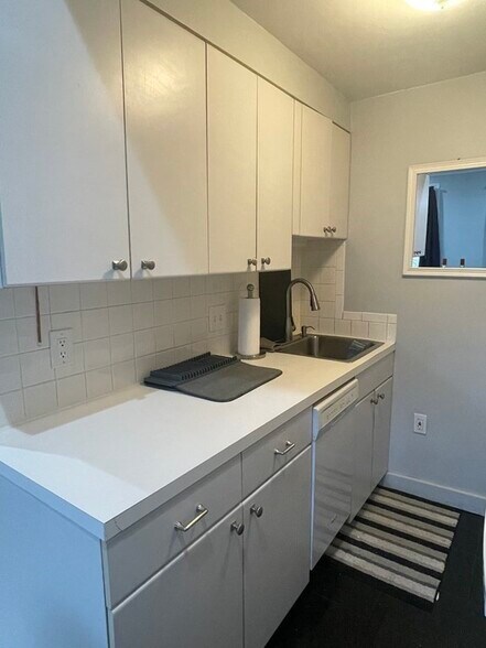 Building Photo - 449 Beacon St