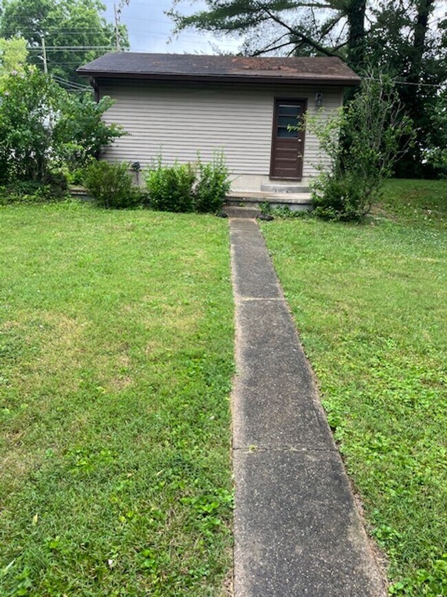 Building Photo - Charming 2-Bedroom Home Near Switchyard Pa...