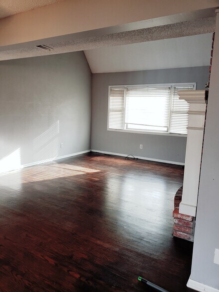 Building Photo - 6 NE 62nd Pl