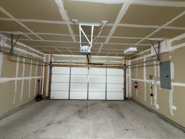 Building Photo - 4 Bedroom + Office Home Available Near Loma Colorado Blvd NE & Broadmoor Blvd NE in Rio Rancho!