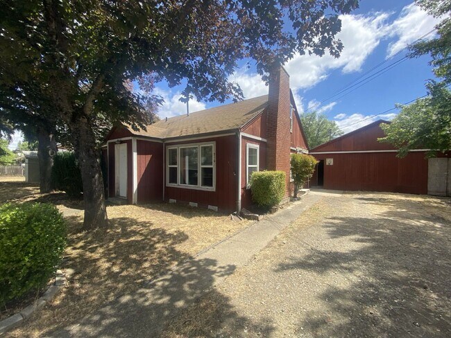 Building Photo - 310 Gregory Dr