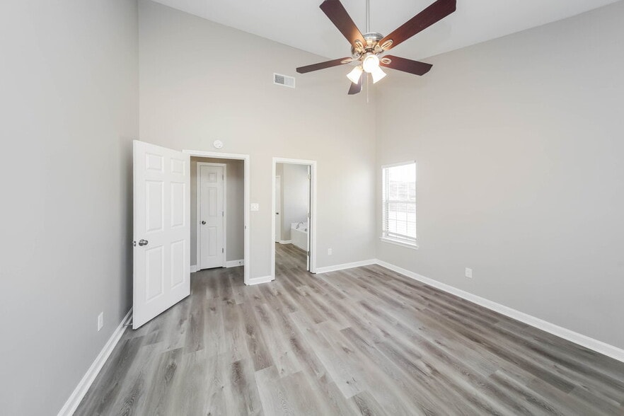 Building Photo - 5985 Eagle Ln