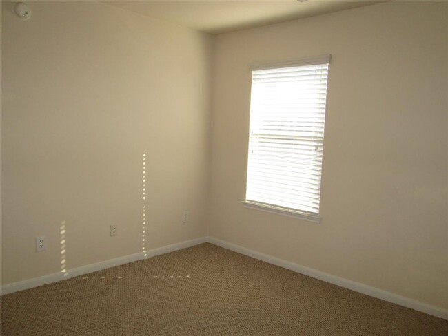 Building Photo - 26635 Summerbend Hollow Ln