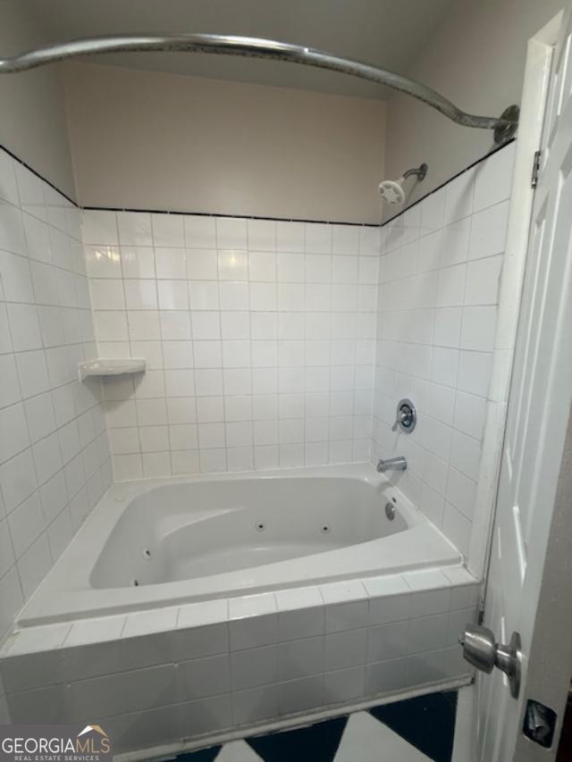 Building Photo - 2439 Plantation Dr