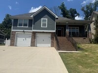 Building Photo - Elegant 3-Bedroom Home in Gated Seven Lakes with Community Pool