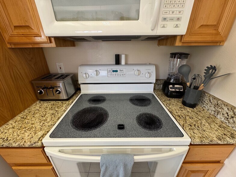 Building Photo - 400 Paradise Pky