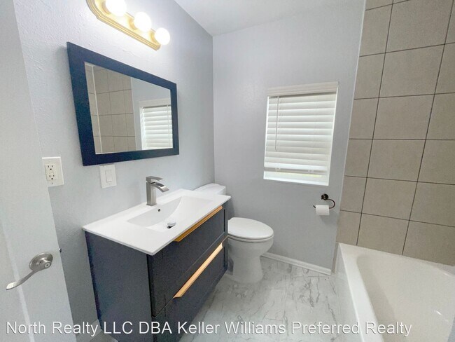 Building Photo - 2 br, 1 bath House - 3160 Kendall Street, ...