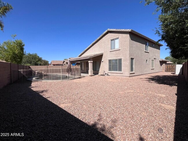Building Photo - 2610 S Moccasin Trail