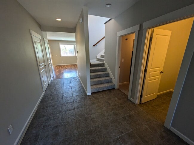 Building Photo - 404 Wallace St