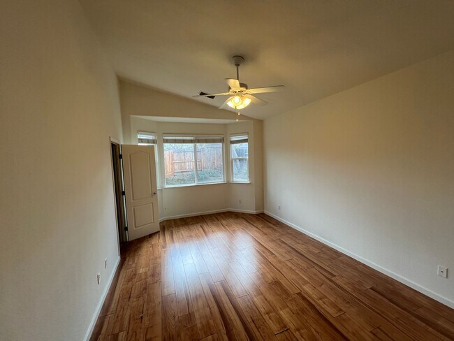 Building Photo - Gorgeous 3 bedroom plus office in Empire Ranch!