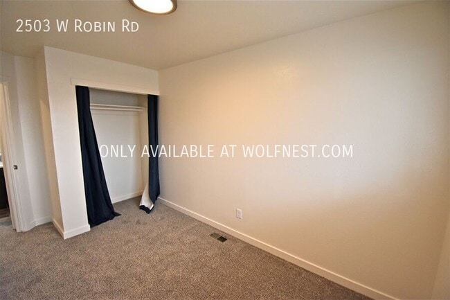 Building Photo - Amazing 3 Bed West Valley Unit!