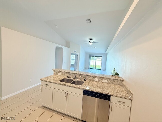 Building Photo - 1405 Nelson Rd N