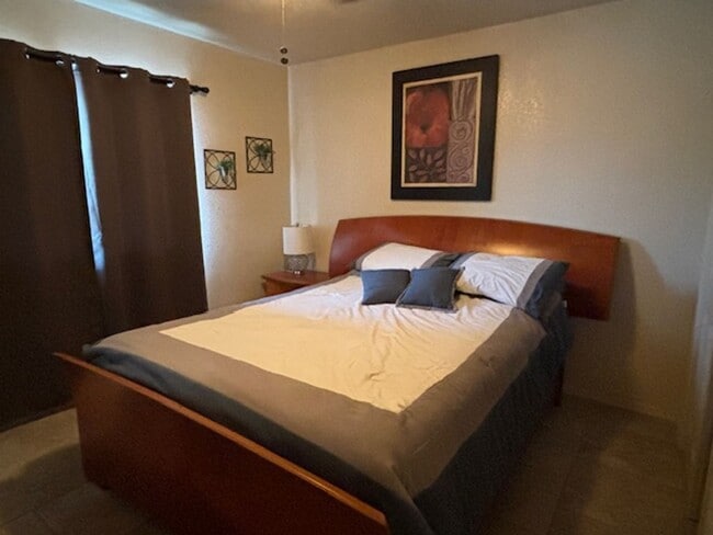 Building Photo - 3 Bedroom - 2 Bath Home