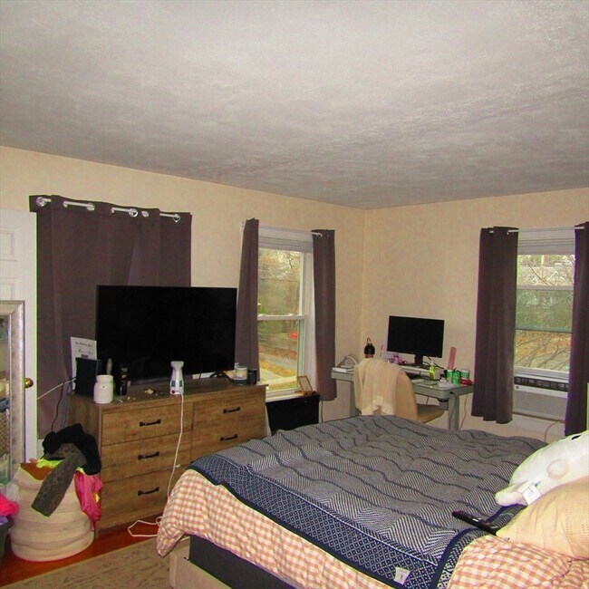 Building Photo - 102 Vernon St