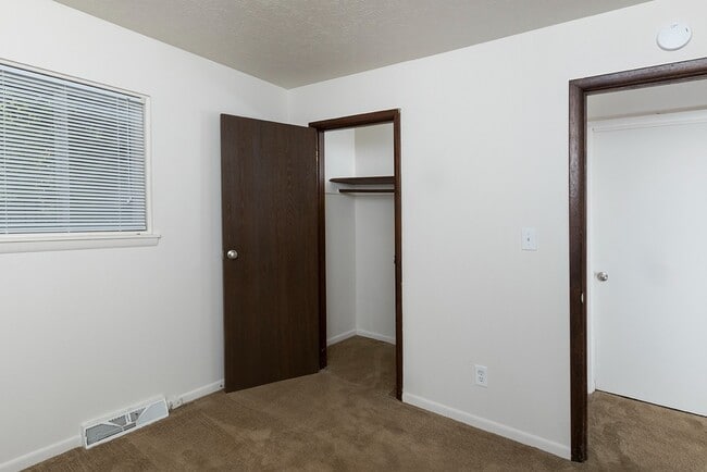 Bedroom - Glen Isle Apartments