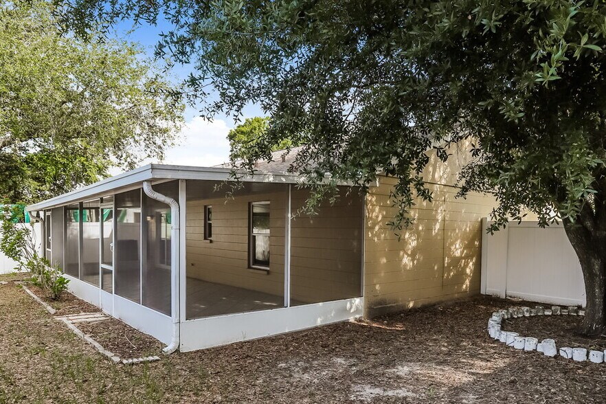Building Photo - 2117 Intervista Ln