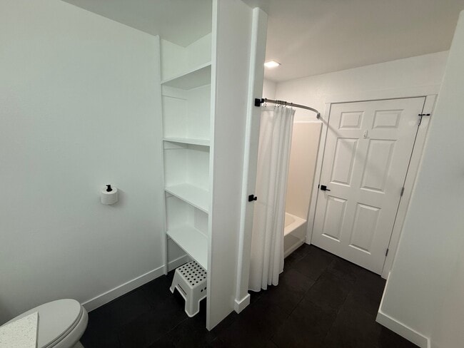 Building Photo - 770 NW 185th Ave