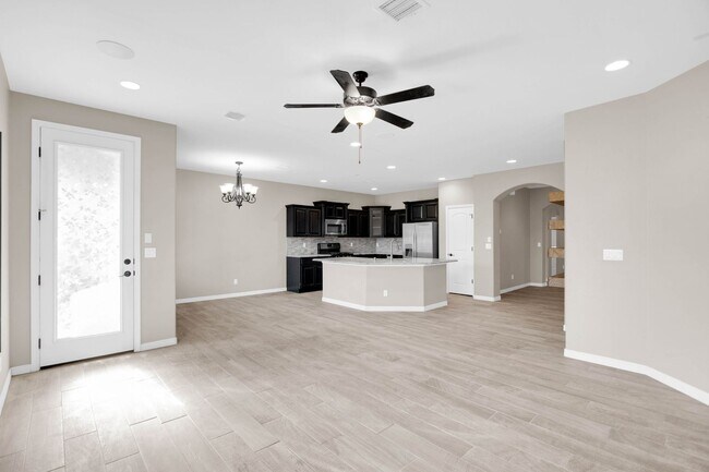 Building Photo - 871 Maple Park Ave