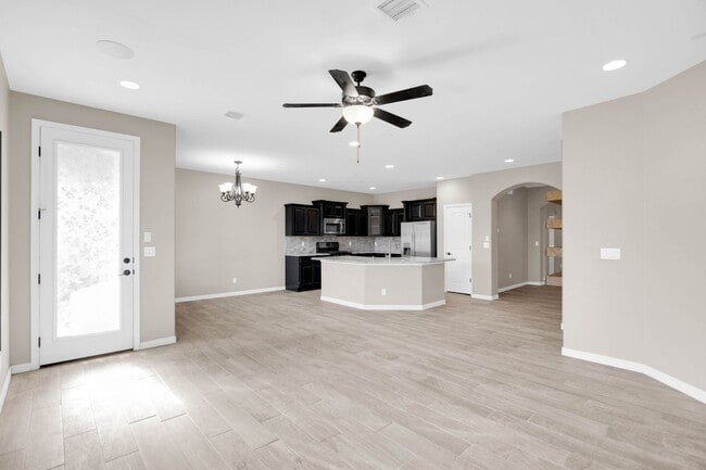 Building Photo - Spacious 4 Bedroom Home for Rent in Sunlan...