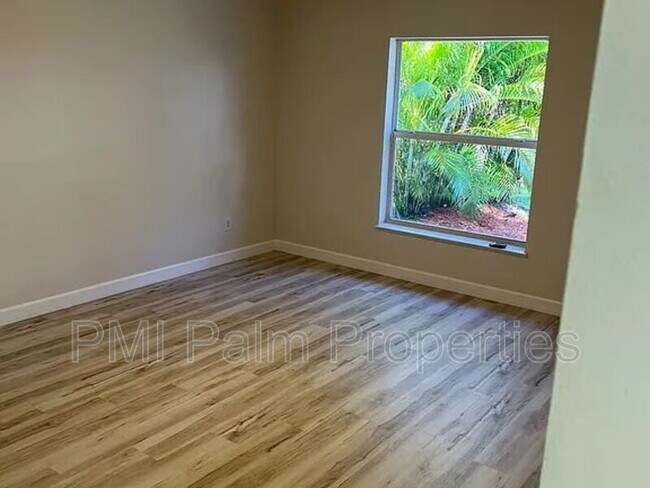 Building Photo - 117 SW Glenwood Dr