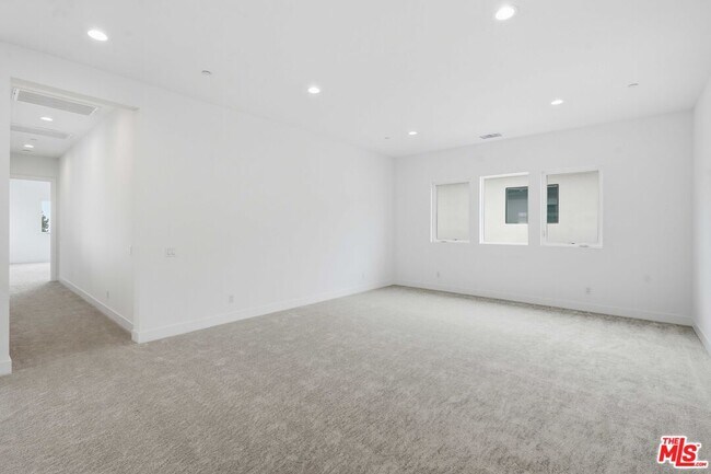 Building Photo - 20568 Edgewood Ct