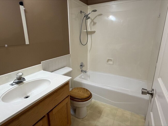 Building Photo - Limited Time Move-In Special! $800 Rent Credit!  2 Bed 1 Bath Condo in Ogden – Available Now!