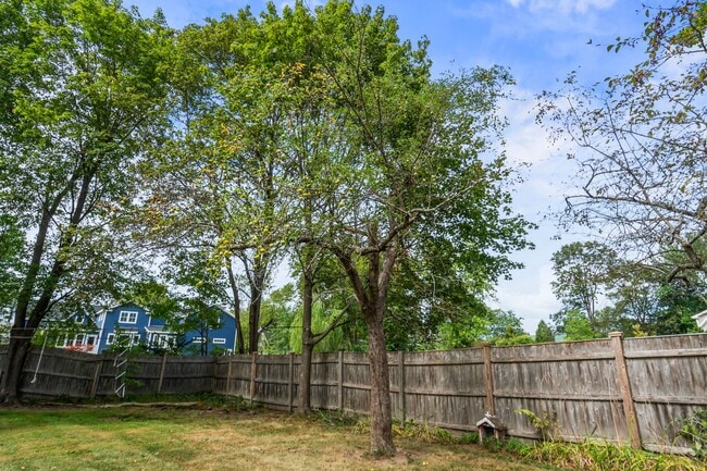 Building Photo - New England Style Farm House for RENT in P...