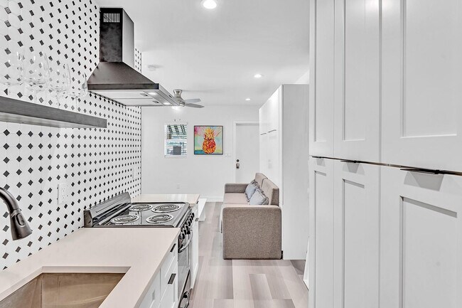 Building Photo - 649 NE 16th Terrace