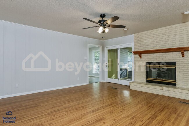 Building Photo - Ready to upgrade your lifestyle in Colony West? 3 Bed 2 Bath Home