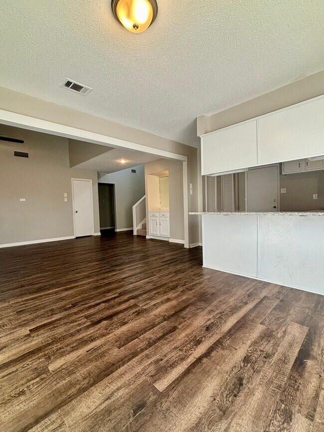 Building Photo - 14218 High Point Dr