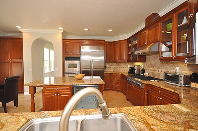 Building Photo - Simply Gorgeous 4+ BR Home with many Amenities!!!