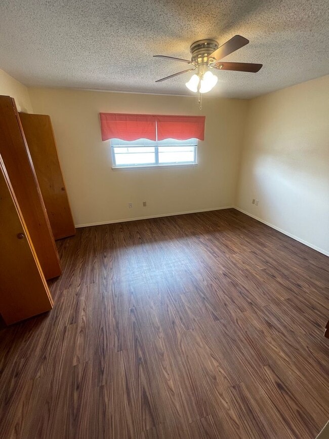 Building Photo - Charming 4 Bedroom/2 Bathroom House Near NMSU