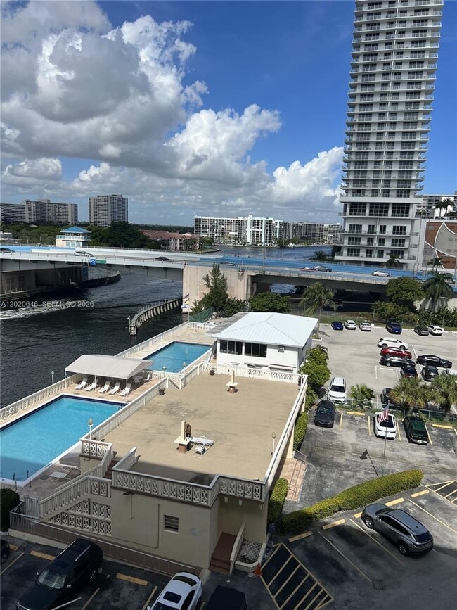 Building Photo - 1817 S Ocean Dr