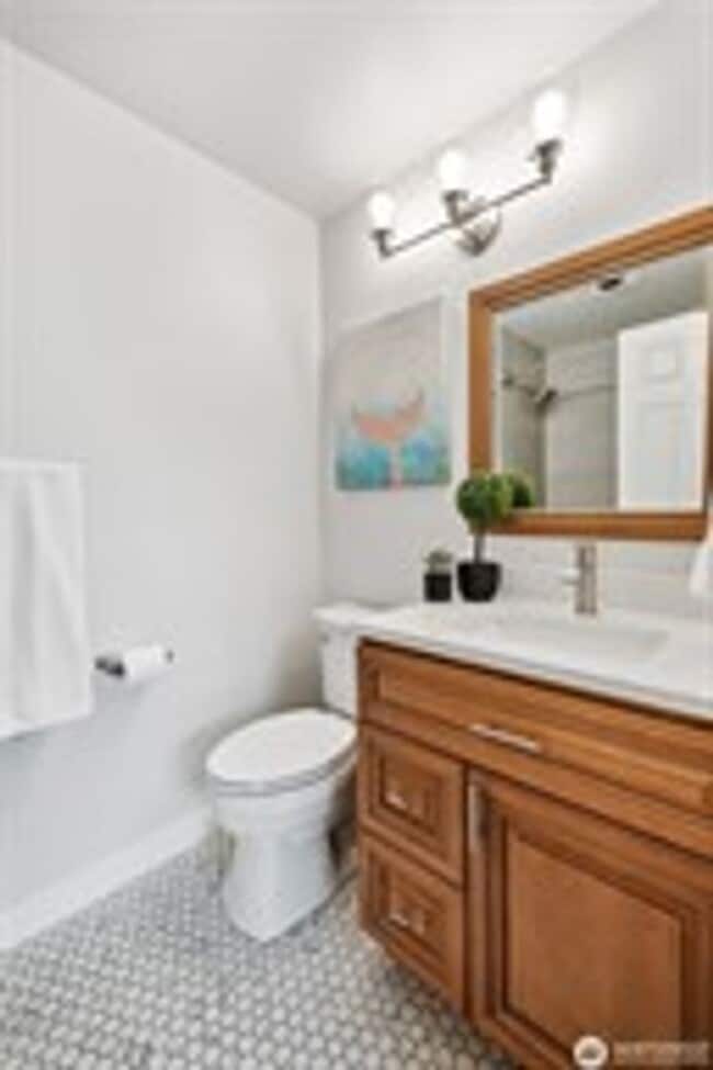 Building Photo - 2Bd/2.5Ba Kent Condo