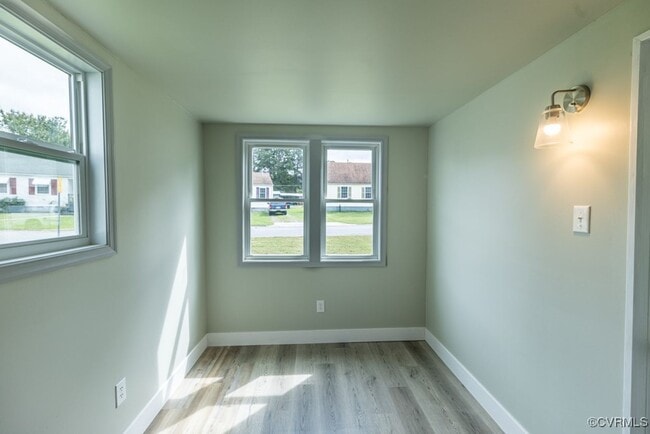 Building Photo - Newly Renovated 4-Bedroom Home in Town of Blackstone!